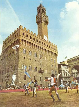 Φλωρεντία – Πλατεία της Σινιορίας (Piazza della Signoria): ποδοσφαιρικός αγώνας με κοστούμια του 16ου αι.