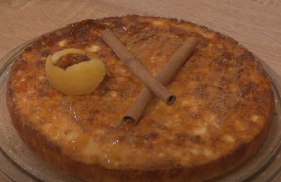Μυζηθρόπιτα με μέλι